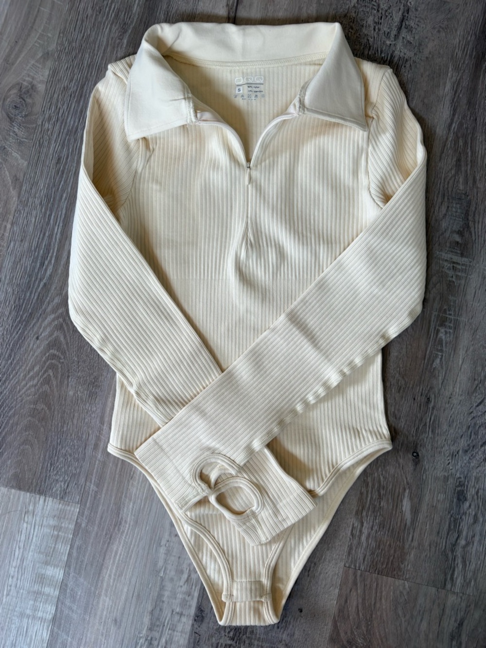 OQQ Cream Ribbed Long Sleeve Bodysuit with Collar and 3/4 Zip NWOT Size S